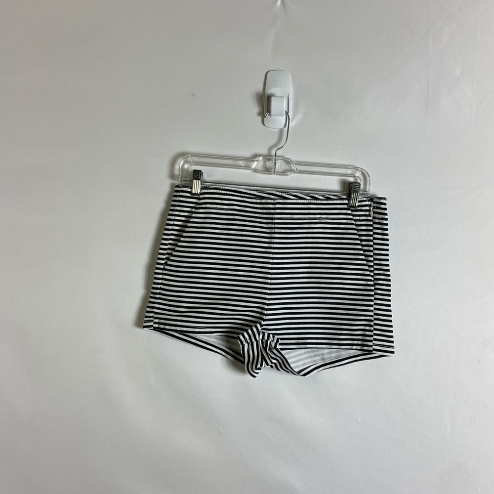 Divided short